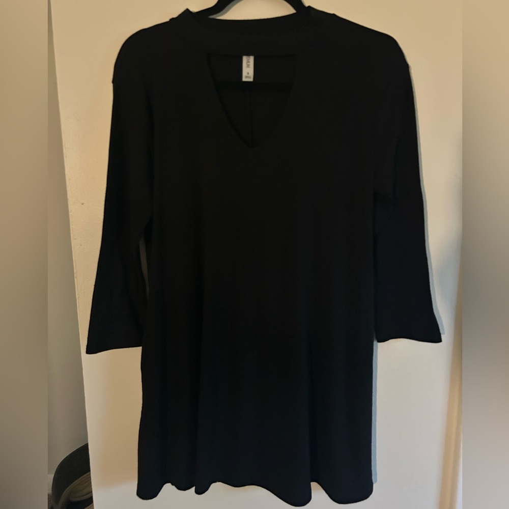 Zenana Outfitters Black V-Neck Top